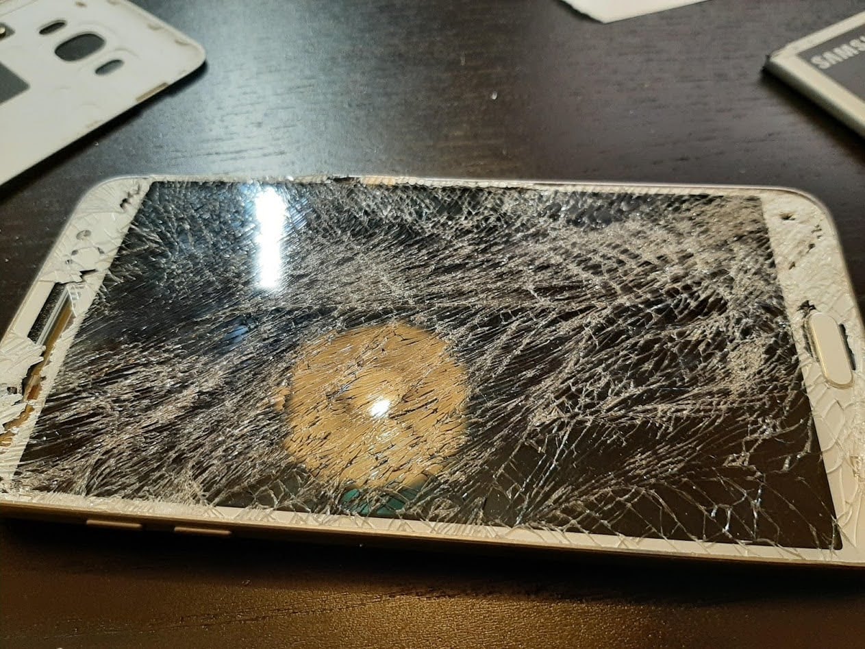 smartphone distrutto